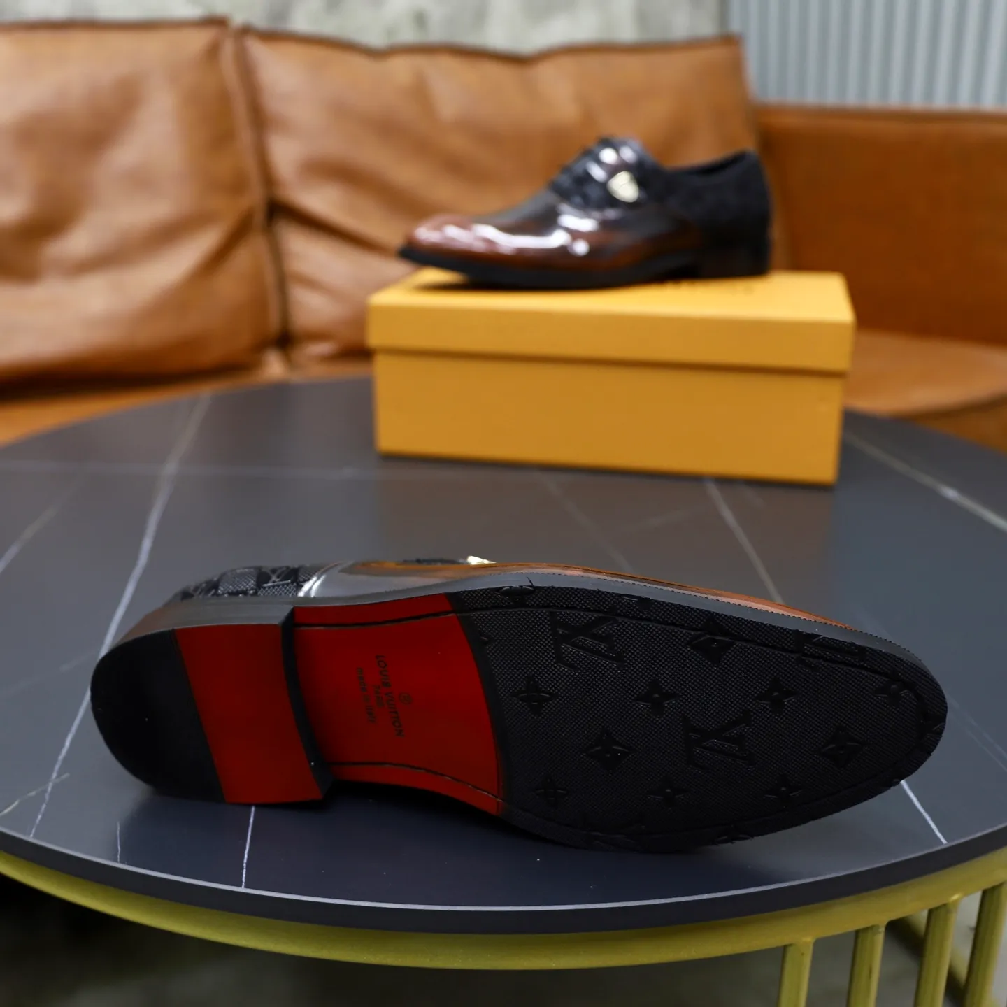 Ex-factory price: 500💰🙅‍♂️🙅‍♂️🙅‍♂️ Brand: LV Louis Vuitton Standard code: Men's size 38-44 (45 can be customized) Grade: Same style as the official website Original order quality Material: Original cowhide surface Comfortable cowhide lining Original outsole Style category: Men's fashionable casual leather shoes Distinguished big-name luxury elements Top luxury Color: actual picture color